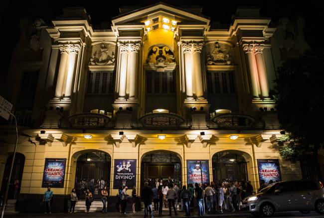 Mudança de Hábito Teatro Renault