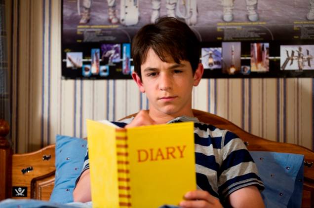 Greg (Zachary Gordon) continua registrando tudo em seu caderninho: Diário de um Banana - Dias de Cão Greg (Zachary Gordon) continua registrando tudo em seu caderninho: Diário de um Banana - Dias de Cão