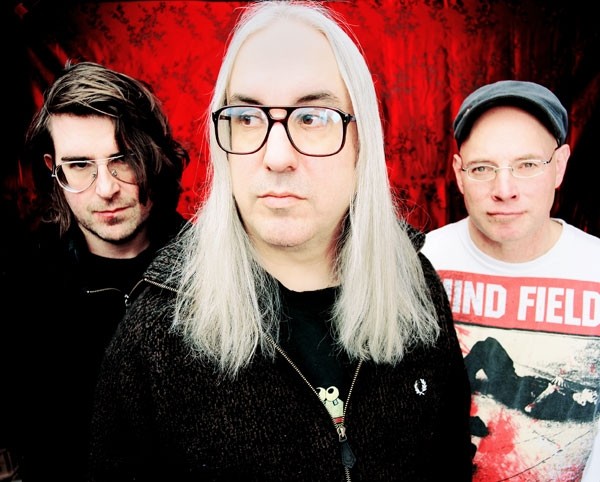 Os americanos do Dinosaur Jr. sobem ao palco no sábado (2)