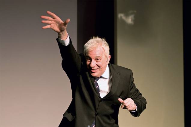 Marco Nanini no monólogo cômico A Arte e a Maneira de Abordar Seu Chefe para Pedir um Aumento Marco Nanini no monólogo cômico A Arte e a Maneira de Abordar Seu Chefe para Pedir um Aumento