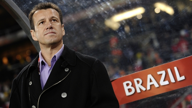 Escolha de Dunga para técnico da seleção brasileira rende críticas e piadas na internet