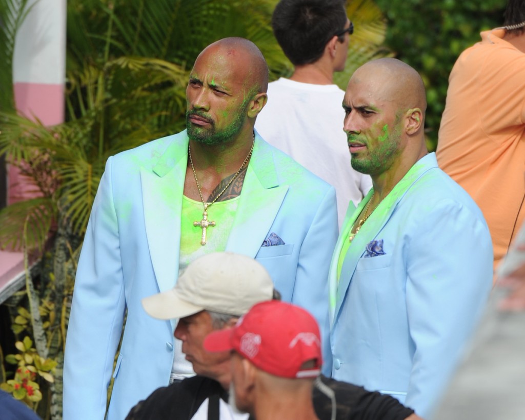 Dwayne Johnson (à esquerda), ex-The Rock, gravando Sem Dor, Sem Ganho, em Miami