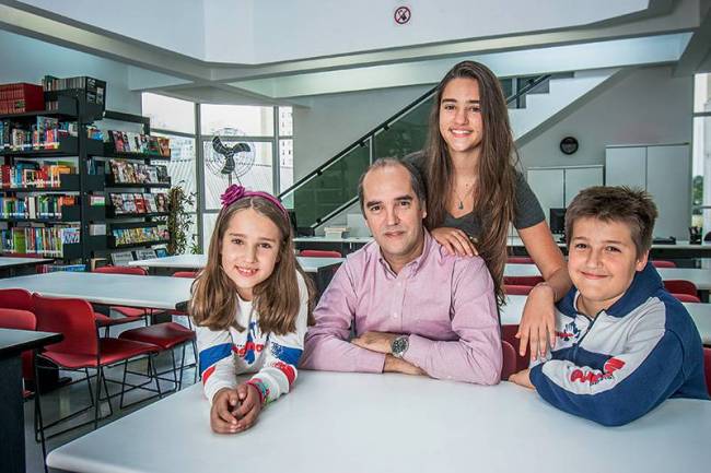 Ed. 2393 - Educação - Felipe Marini com os filhos Sofia Helena e Rodrigo