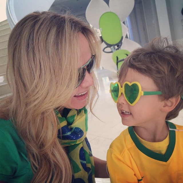 Eliana e o filho Arthur já estão na torcida