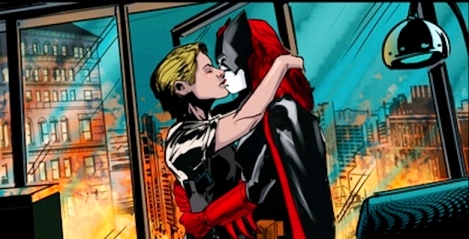 Autores da HQ ‘Batwoman’ se demitem após proibição de casamento lésbico em revista
