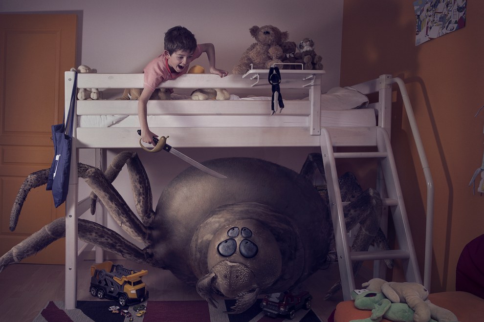 Fotógrafo registra crianças “enfrentando” monstros e o resultado é simplesmente adorável