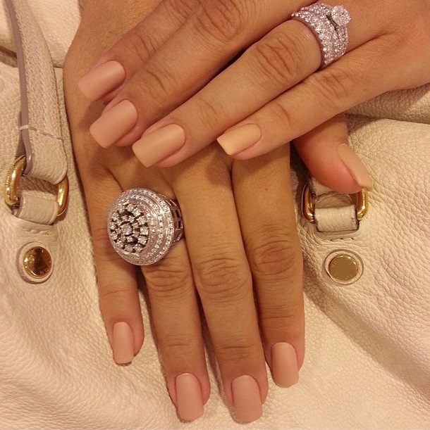 Esmalte nude de cara nova