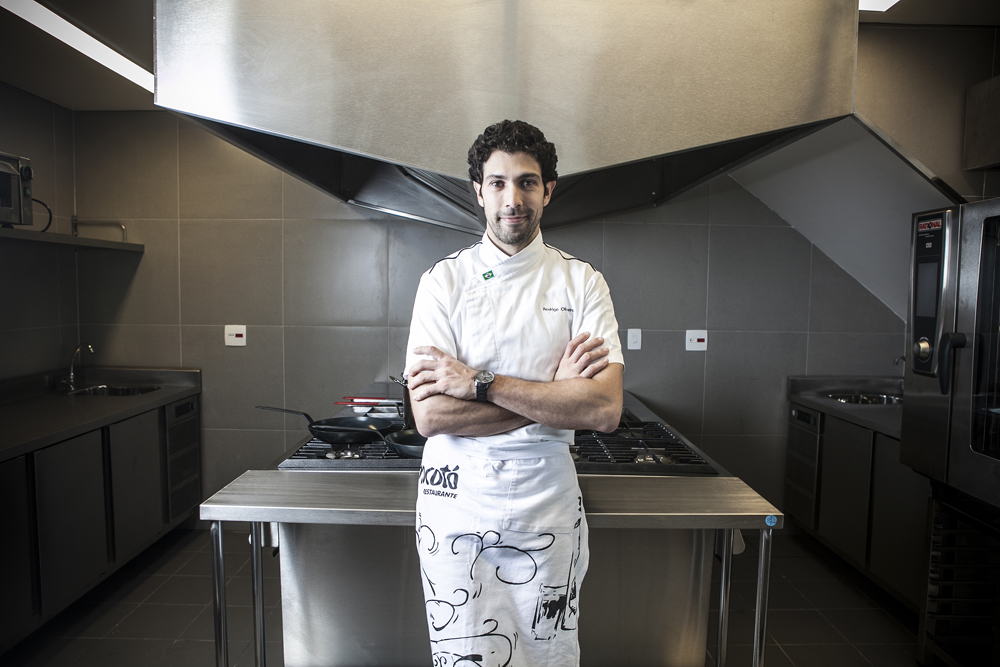 08-05-2013, 16h: Retrato de Rodrigo Oliveira, chef do restaurante Mocotó na Vila Medeiros, Zona Norte da cidade. (Foto: Lucas Lima/VEJA SP)
