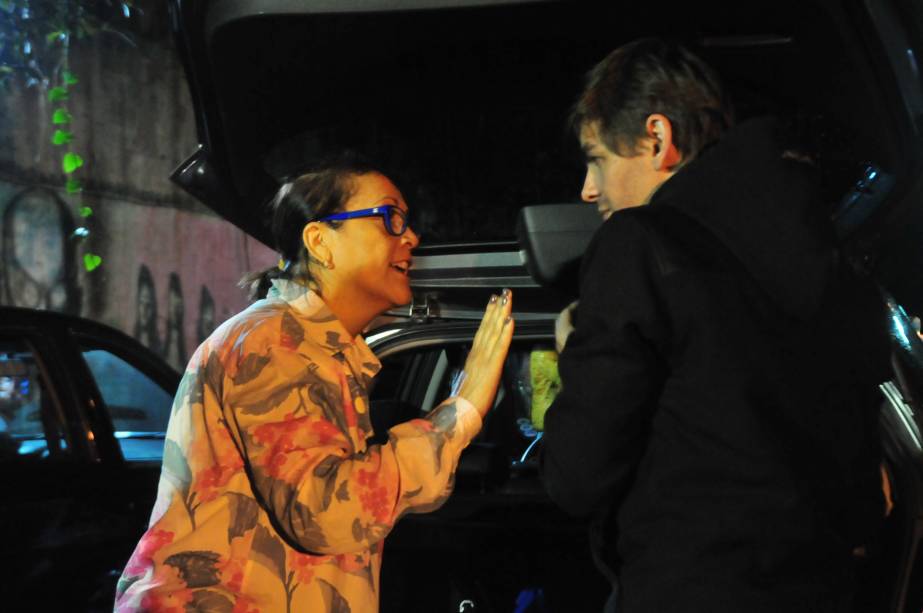 Atores em cena de Estrada do Sul Atores em cena de Estrada do Sul