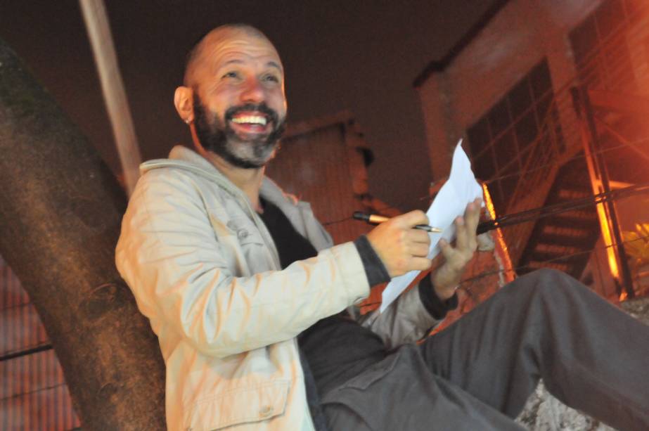 Atores em cena de Estrada do Sul Atores em cena de Estrada do Sul