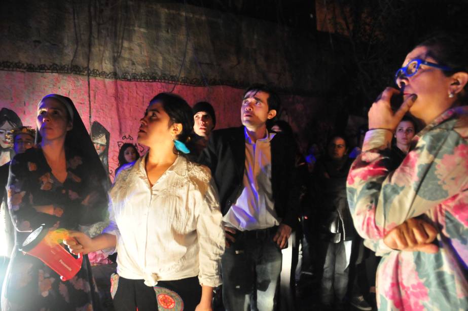 Atores em cena de Estrada do Sul Atores em cena de Estrada do Sul