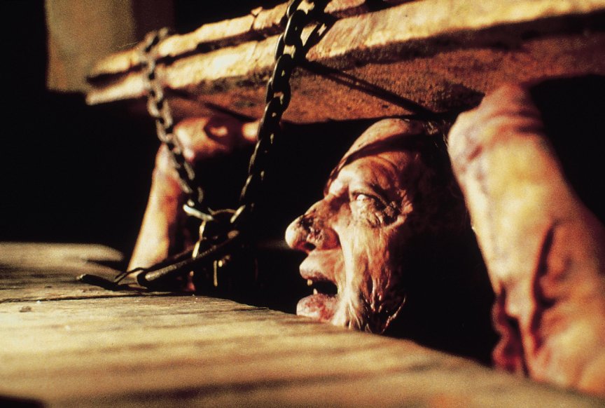 Evil Dead 2: diretor Sam Raimi dá sequência a clássico do terror Evil Dead 2: diretor Sam Raimi dá sequência a clássico do terror