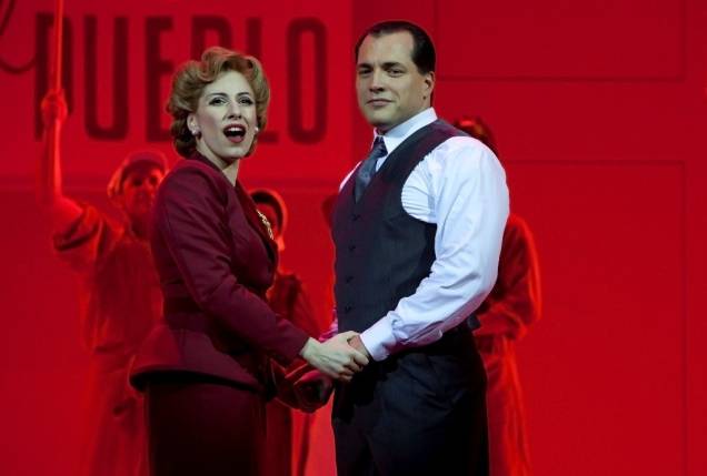 Evita: Paula Copovilla e Daniel Boaventura estão no musical dirigido por Jorge Takla Evita: Paula Copovilla e Daniel Boaventura estão no musical dirigido por Jorge Takla