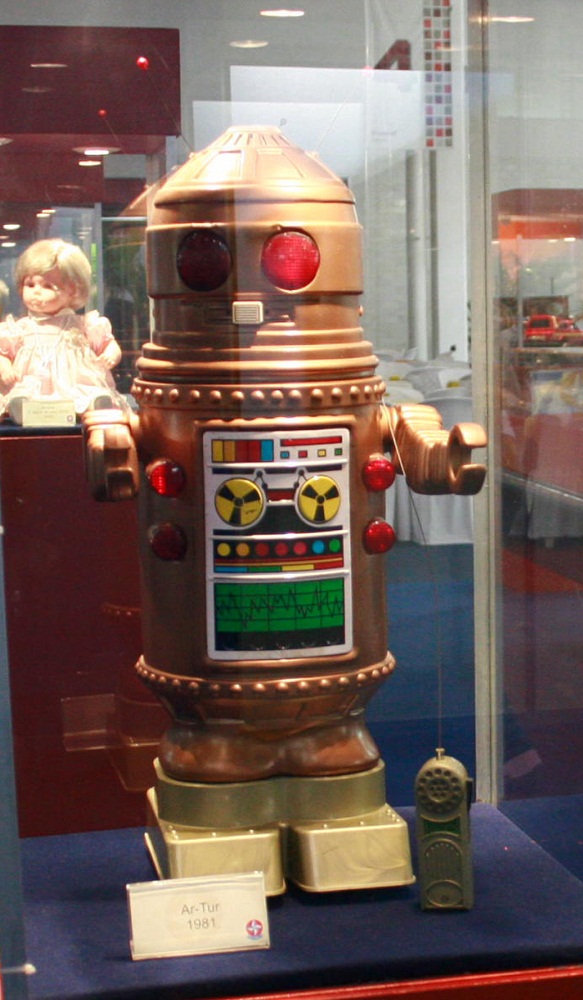 Ar-tur: o robô de 1981 obedecia os comandos de um controle remoto Ar-tur: o robô de 1981 obedecia os comandos de um controle remoto