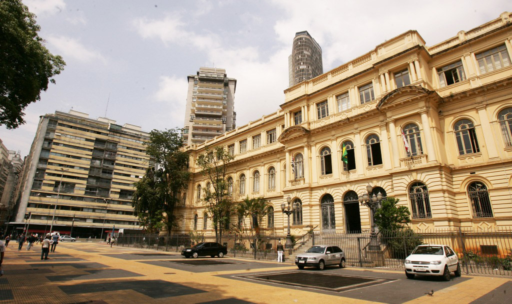 fachada-do-edificio-esther-a-esquerda-e-caetano-de-campos-a-direita-na-praca-da-republica-fernando-moraes.jpeg