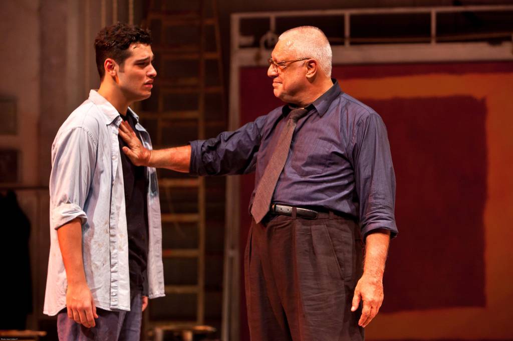 Bruno e Antonio Fagundes em "Vermelho", cartaz do Teatro Geo (foto João Caldas)