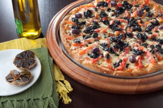 Pizza de alho negro Pizza de alho negro