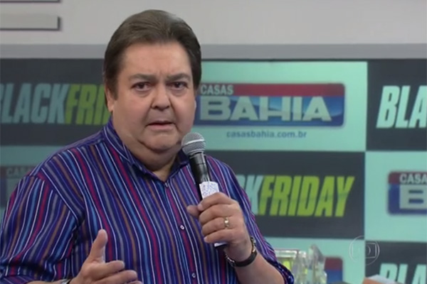 Faustão pede desculpas ao vivo por repertório de ‘Dança dos Famosos’ após reclamações