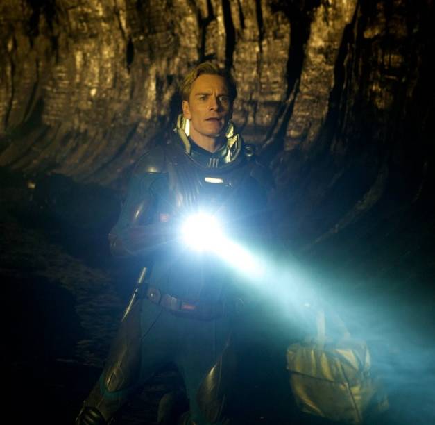 O androide sensível: o ator Michael Fassbender compõe uma atuação memorável em Prometheus O androide sensível: o ator Michael Fassbender compõe uma atuação memorável em Prometheus