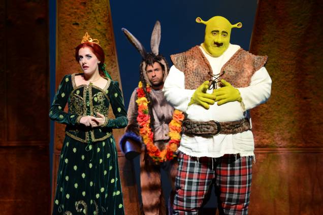Giulia Nadruz, Rodrigo Santana e Diego Luri em cena de Shrek, o Musical Giulia Nadruz, Rodrigo Santana e Diego Luri em cena de Shrek, o Musical