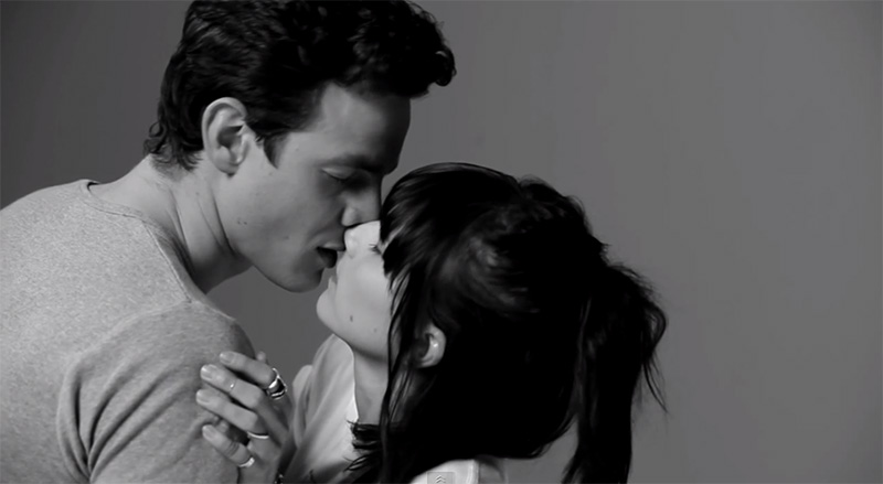 Beijos entre vinte casais de estranhos num curta-metragem. Assista!