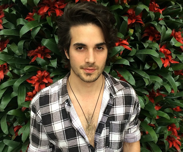 Tapa no visu: Fiuk e o visual ‘wet look hair’