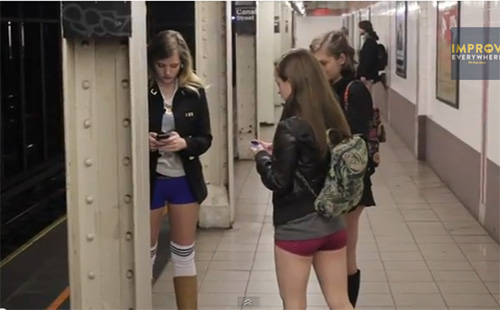 Flash mob do dia: Sem calças no metrô de Nova York