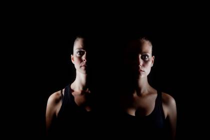 Peça 'A Rainha do Rádio', sob direção de Juliana Monteiro e Edgar Castro foto-01_a-rainha-do-radio_credito-trazdaobjetiva.jpeg