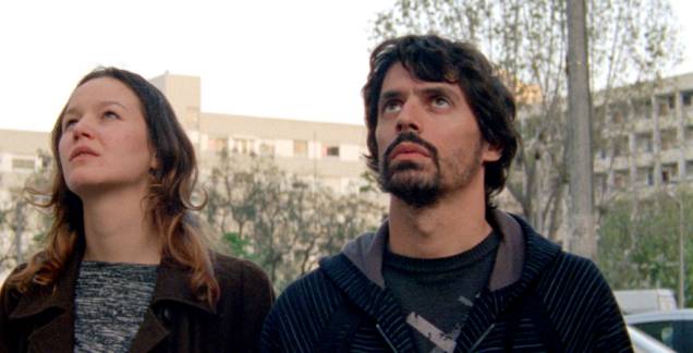 Giulia Gam e os bonecos: narração eloquente em "Pedro e o Lobo" Giulia Gam e os bonecos: narração eloquente em "Pedro e o Lobo"