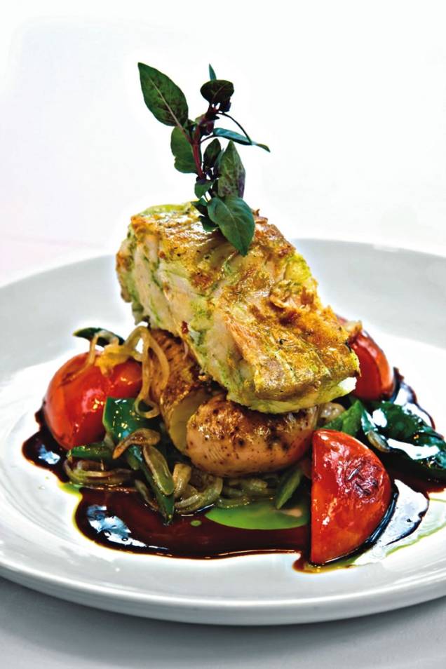Bacalhau à brasileira com batata e tomate: no menu completo oferecido no Dressing Bacalhau à brasileira com batata e tomate: no menu completo oferecido no Dressing