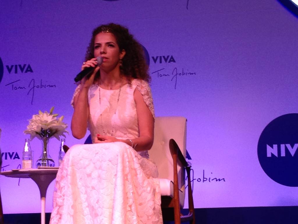 Vanessa da Mata interpreta Tom Jobim em projeto da Nivea