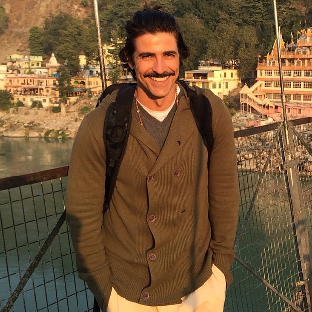 Gianecchini faz comovente reflexão da vida, três anos após o câncer. Leia o texto e veja fotos do ator na Índia