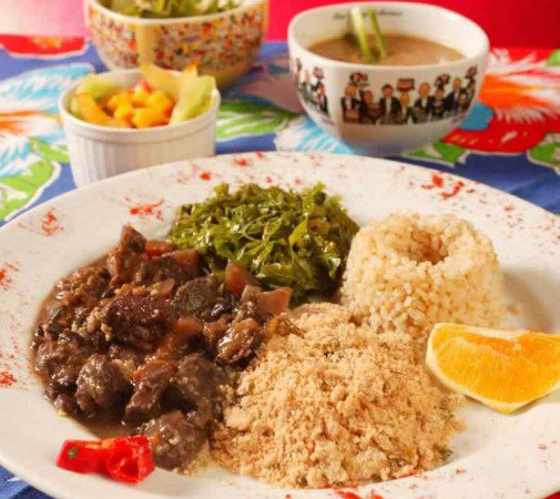 Opção no almoço de quarta: feijoada (Foto: Mario Rodrigues)