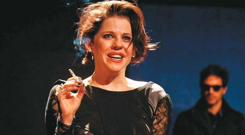Bárbara e Ricardo Tozzi: a atriz domina o palco e o ator soa dispensável Bárbara e Ricardo Tozzi: a atriz domina o palco e o ator soa dispensável