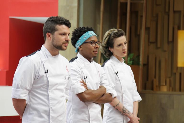 Gabriel com os finalistas: coincidentemente Cris e Mailson já tinha sido minha escolha no episósio 13