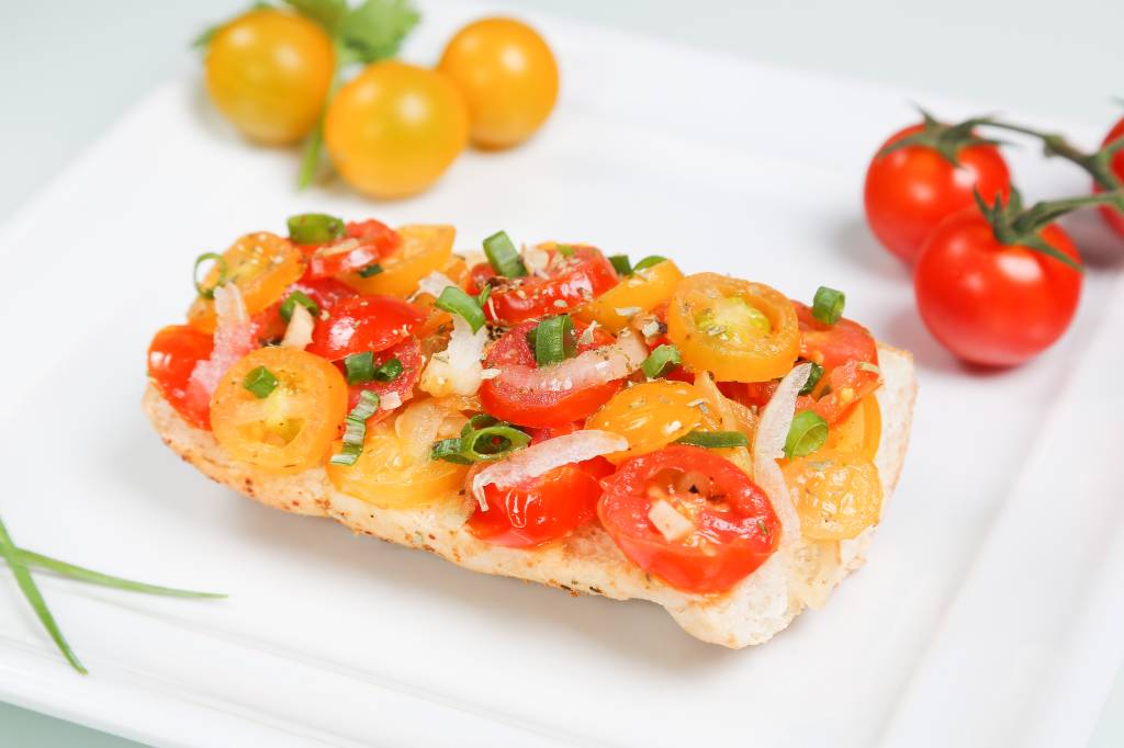 Tomate, rico em licopeno (xô rugas!) é o astro de três receitas light, baratas e fáceis de fazer