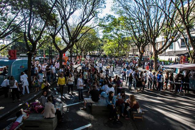 Estacionamento externo: capacidade para 6 000 pessoas Estacionamento externo: capacidade para 6 000 pessoas