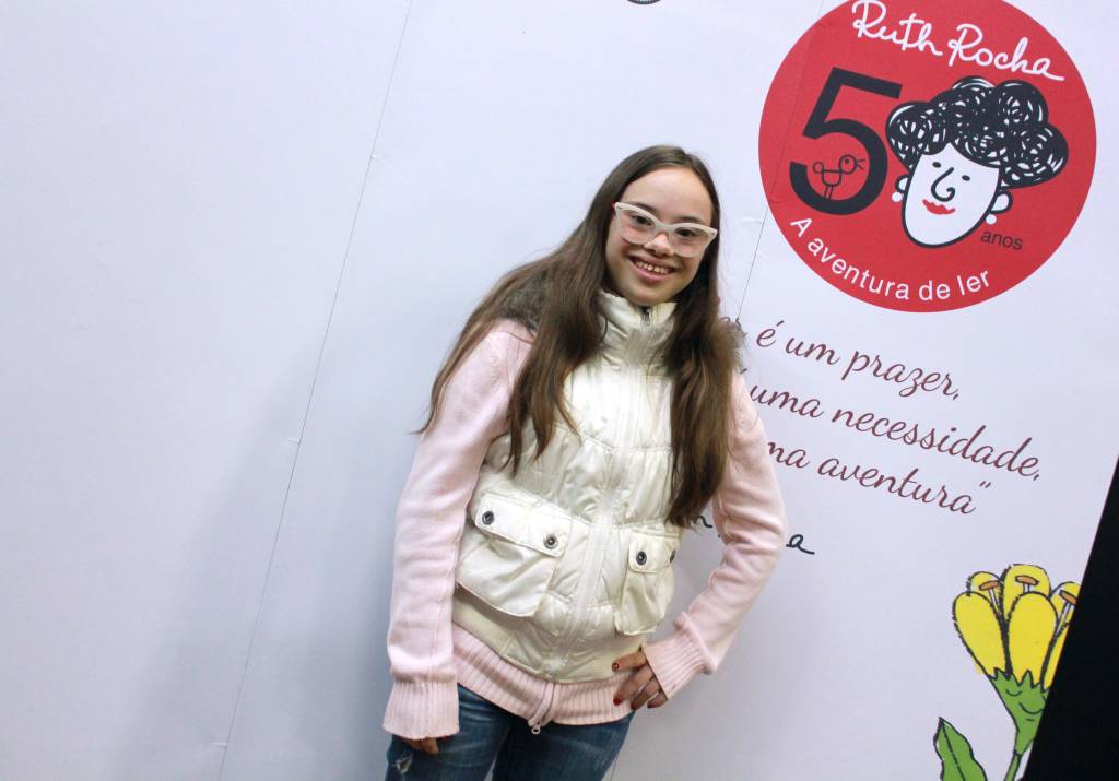 Lembra da Clarinha da novela ‘Paginas da Vida’? Confira a foto e o novo projeto de Joana Mocarzel, de 16 anos e portadora da Síndrome de Down