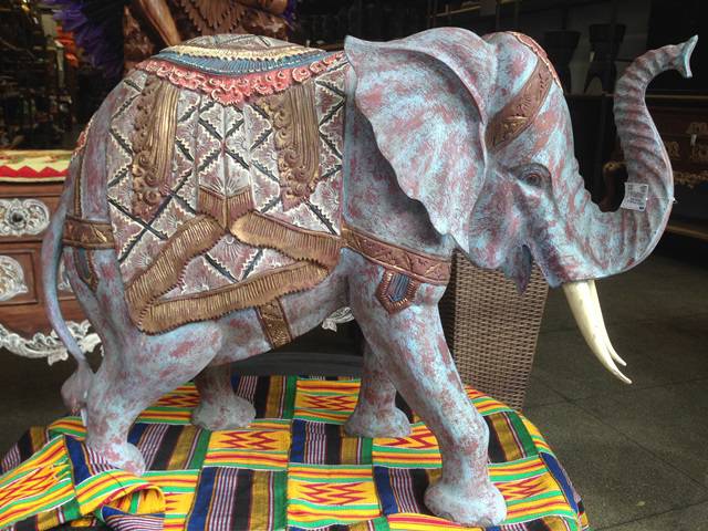 Elefante da Indonésia venda na 25 de março