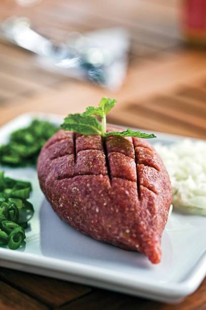 Quibe cru com cebola, cebolinha e hortelã Quibe cru com cebola, cebolinha e hortelã