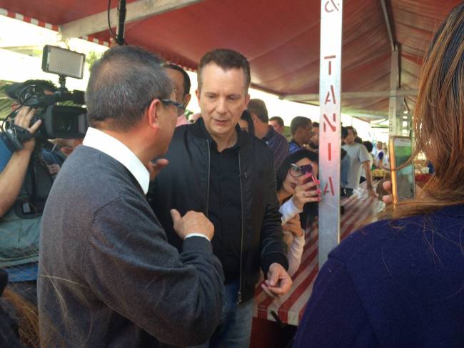 Celso Russomanno em feira livre de SP