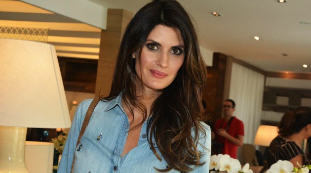 Isabella Fiorentino recebe surpresa agradável em ação beneficente no centro de São Paulo