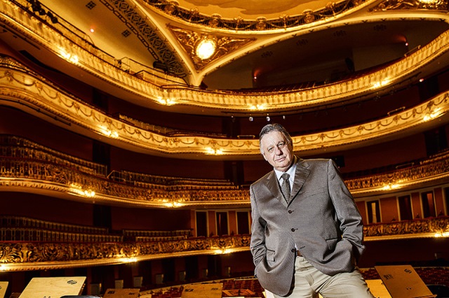 Teatro Municipal dá calote de 900 000 reais