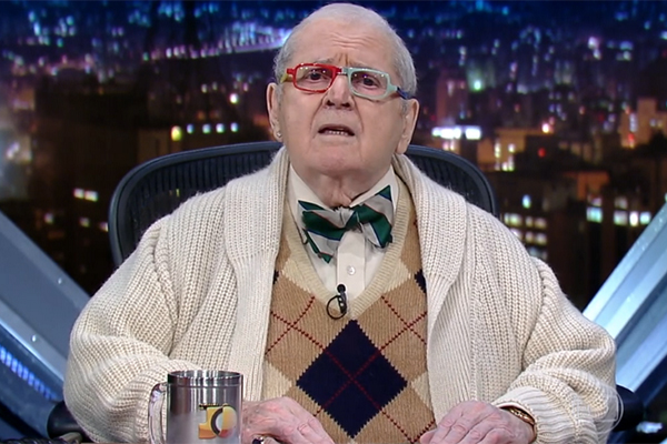 Óculos exóticos de Jô Soares ofuscam debate político e são detonados na internet