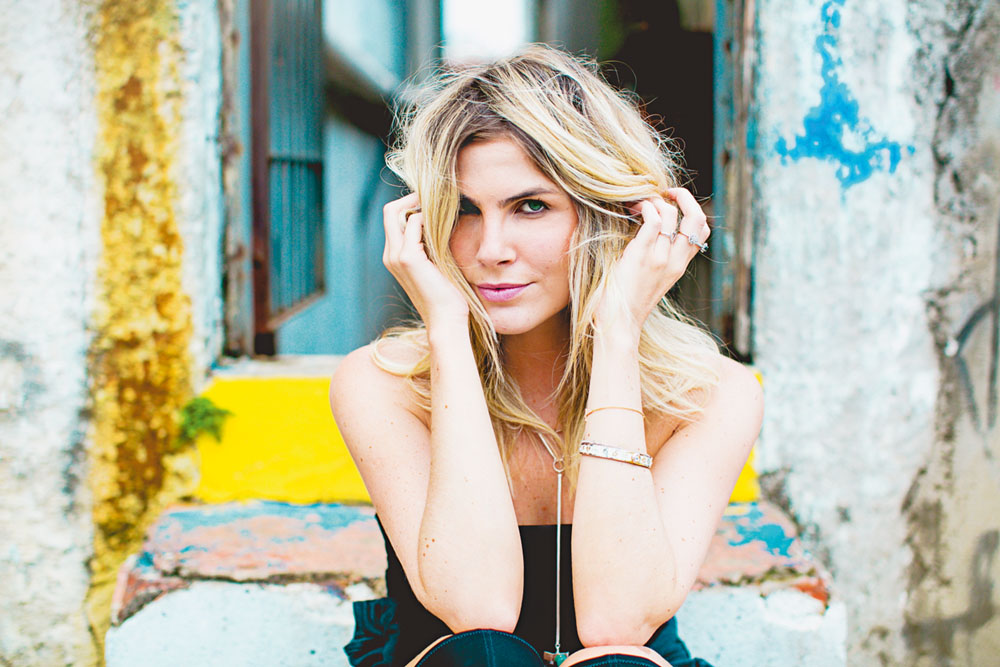 Julia Faria fará papel de webcelebridade em Haja Coração