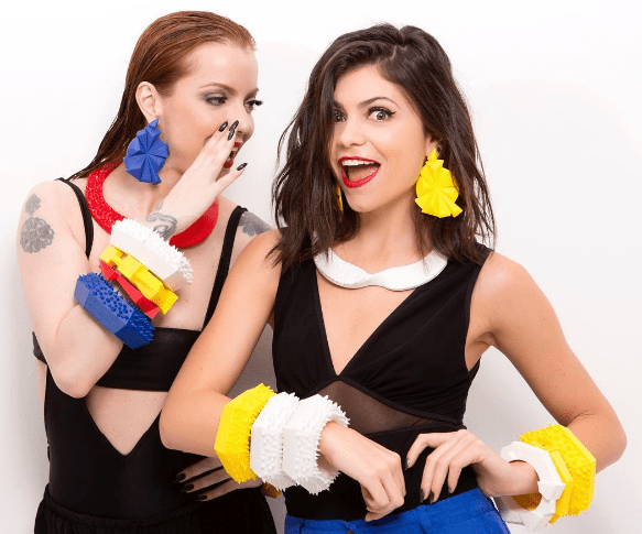 Julia Petit lança coleção de bijuterias criativas em parceria com Mariah Rovery