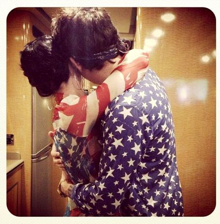 katy-perry-e-john-mayer-agarradinhos-clique-no-instagram-denuncia-volta-_1