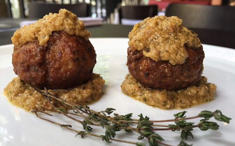 A carioca Izabel, campeã do MasterChef, cozinha em São Paulo