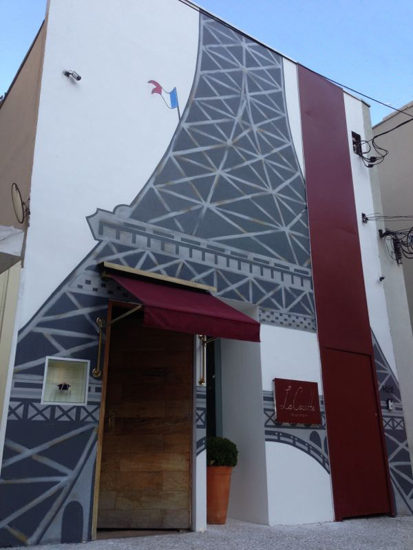 Francês La Cocotte ganha fachada moderninha