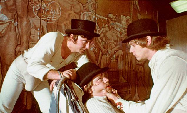 Cena do filme "Laranja Mecânica" (Reino Unido, 1971) de Stanley Kubrick Cena do filme "Laranja Mecânica" (Reino Unido, 1971) de Stanley Kubrick